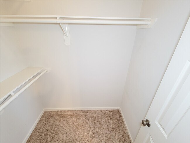 Building Photo - 604 Reinerman St