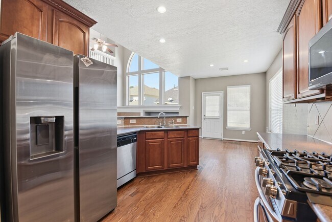 Building Photo - 13902 Oneida Ct