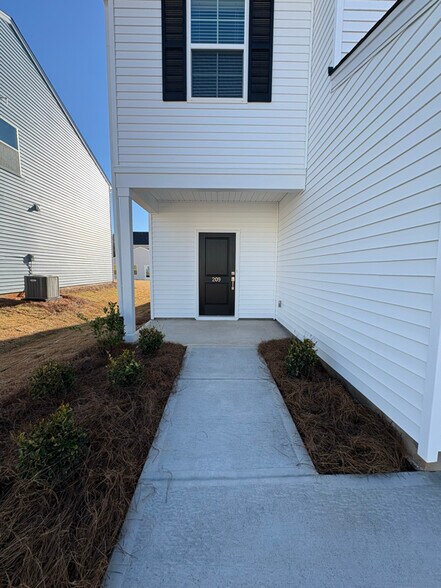 Building Photo - 209 Braxton Dr