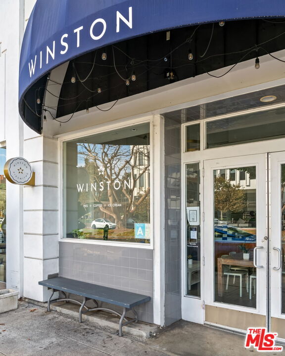 Building Photo - 11645 Montana Ave