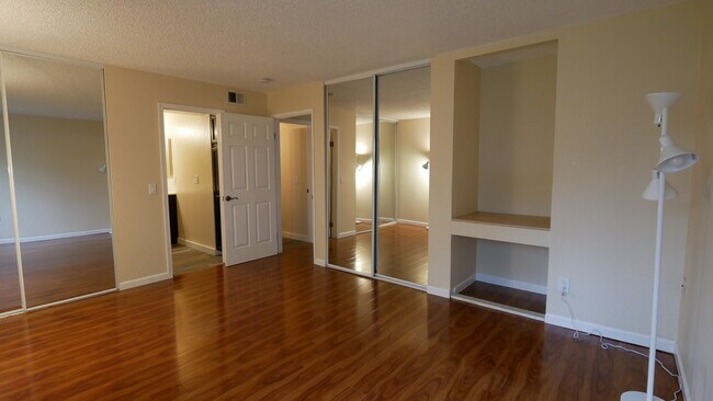 Building Photo - 318 Barbara Ln