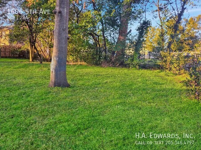 Building Photo - 1606 5th Ave