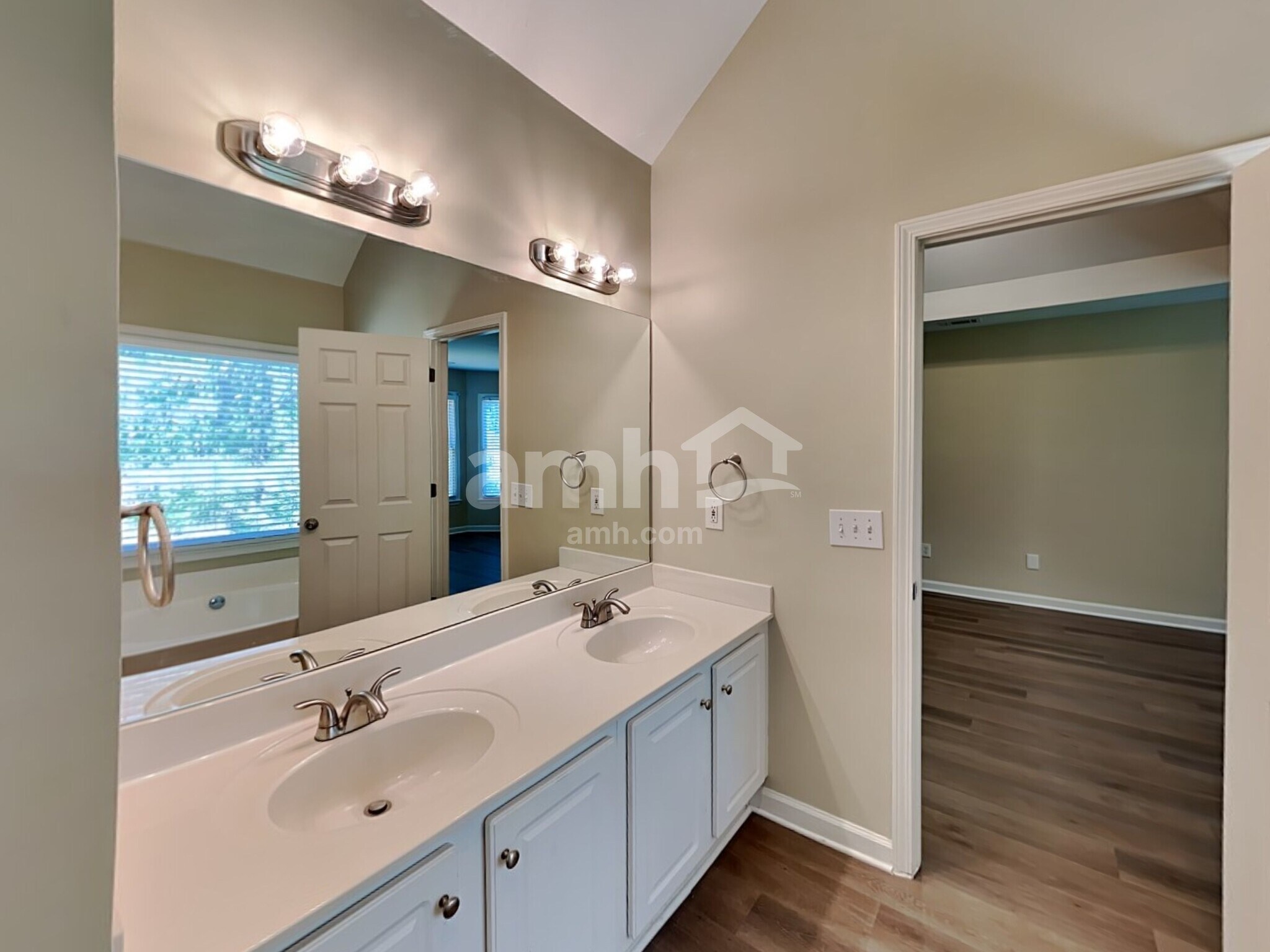 Building Photo - 513 Autumn Walk