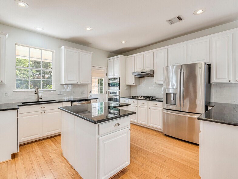 Building Photo - 6911 Gentle Oak Dr