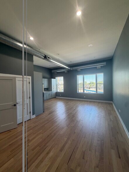 Building Photo - 2620 N Milwaukee Ave