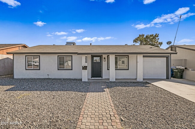 Primary Photo - 3639 E Presidio Rd