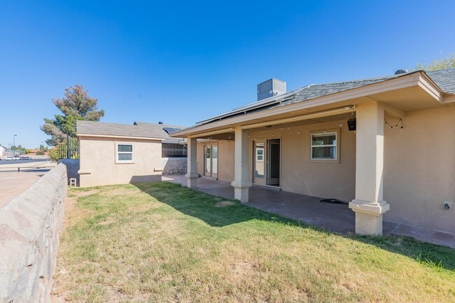 Building Photo - Beautiful Home W/Solar Panels