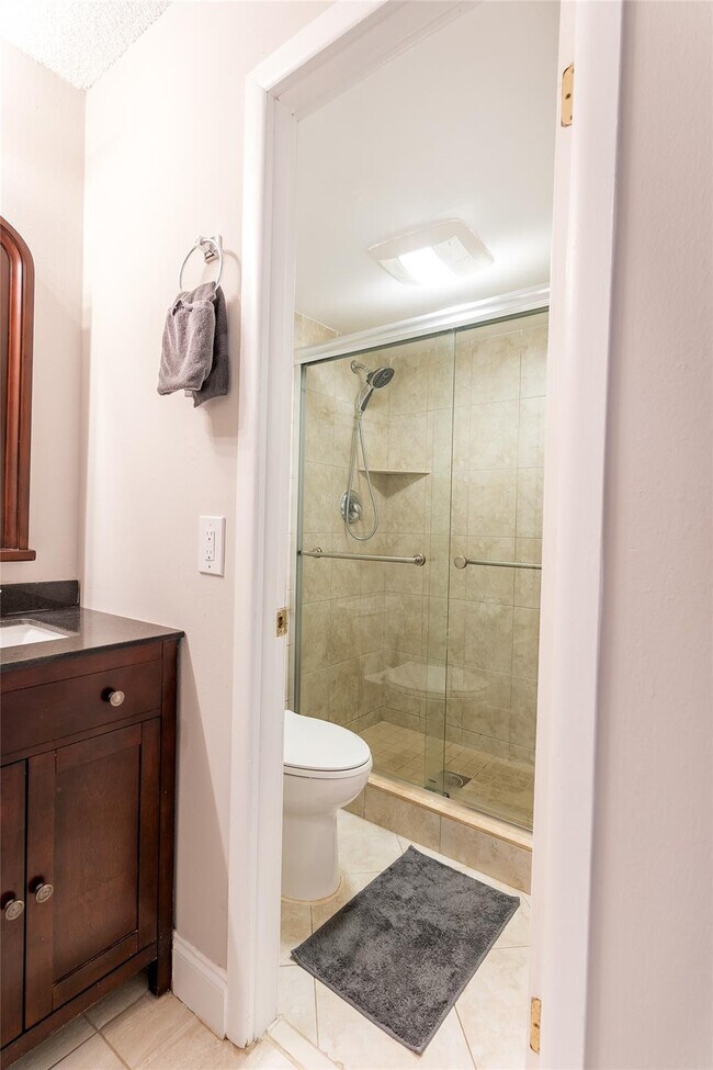 Building Photo - 401 Golden Isles Dr