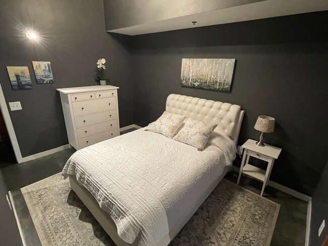 Building Photo - 620 Glen Iris Dr NE