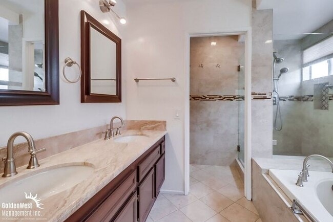 Building Photo - Captivating 3Bdm 2Ba Home in Rancho San Diego