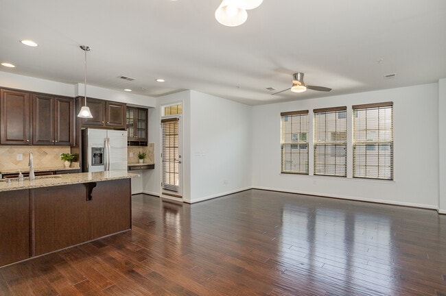 Building Photo - 25890 Racing Sun Dr