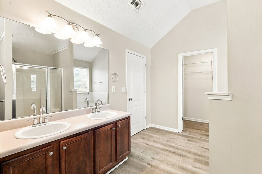 Building Photo - 3750 Georgia Dr