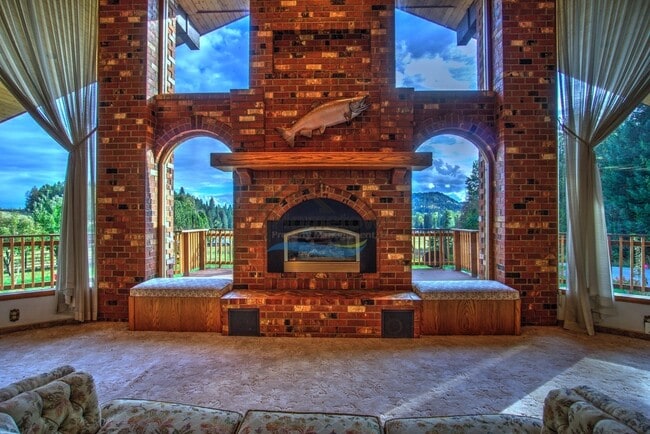 Building Photo - Custom Country Home With Spectacular Views...