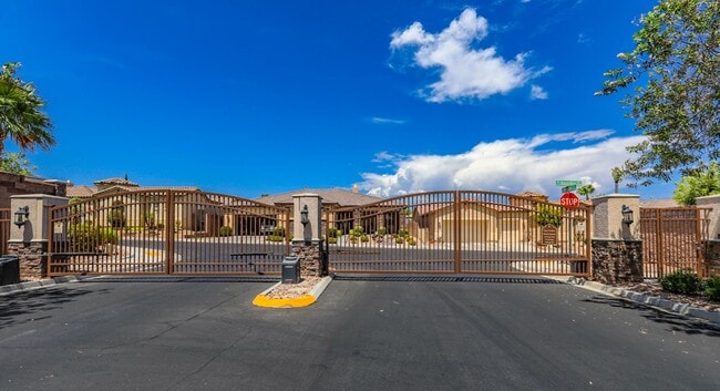 Building Photo - Fabulous Single Story 3 Bedroom Home Conve...