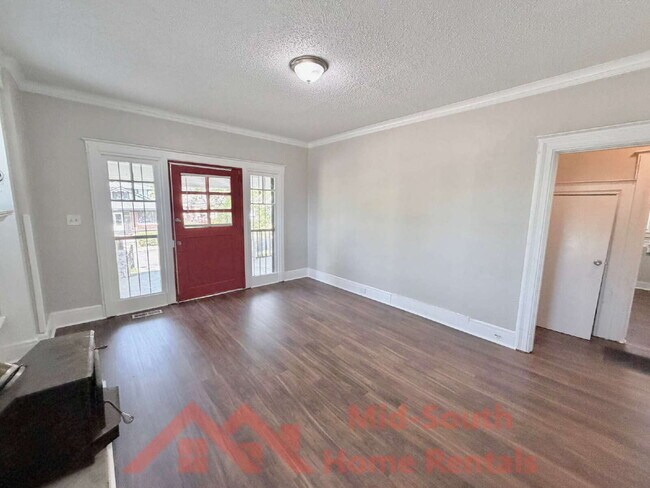 Building Photo - 1561 Foster Ave