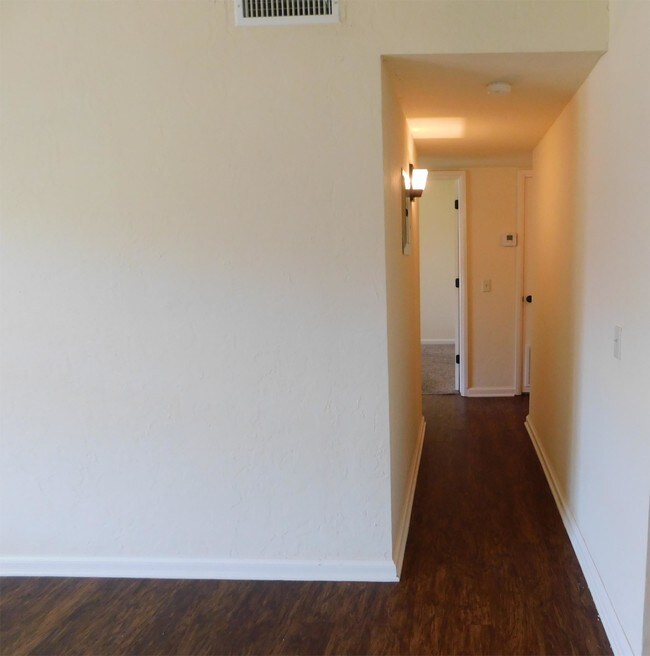 Building Photo - 801 N Willie L Miner Ave