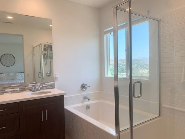 Building Photo - Welcome home to this stunning, recently constructed 4 bedrooms, 3-bath house in the desirable Wes...