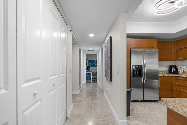 Building Photo - 2641 N Flamingo Rd