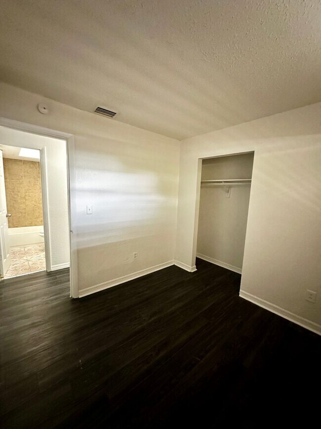 Building Photo - 4655 Cepeda St