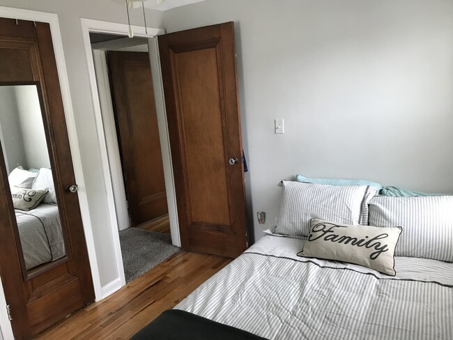 Building Photo - 1423 E 4th St