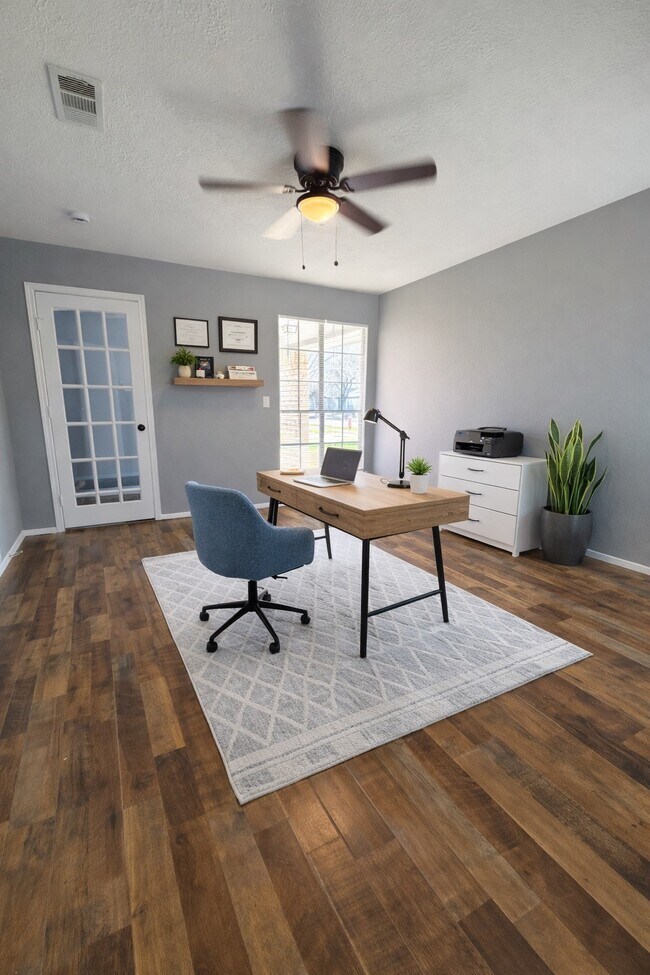 Building Photo - 703 Bayview Dr