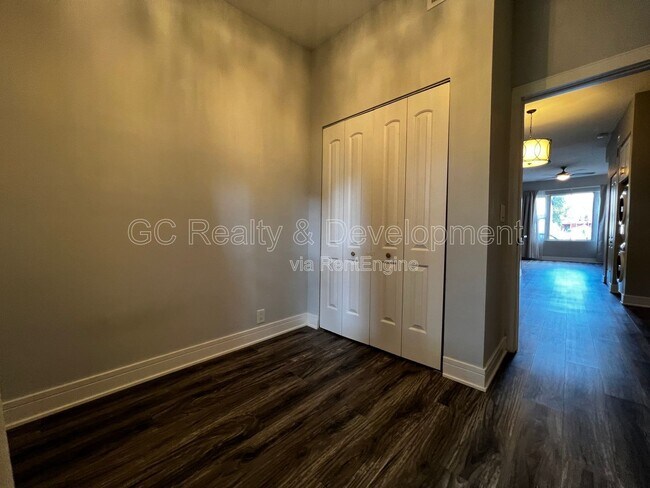 Building Photo - 1455 W Augusta Blvd