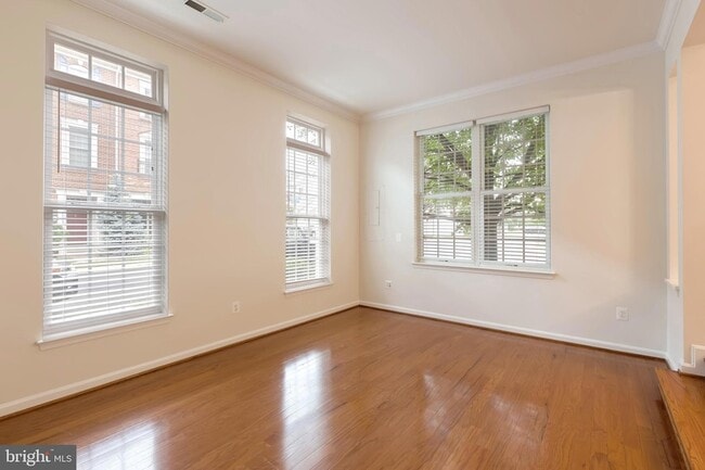 Building Photo - 22948 Fanshaw Square