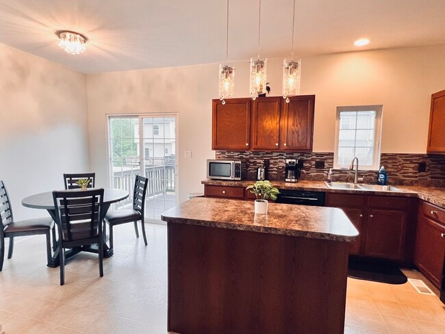 Building Photo - 4148 Strawbridge Ct