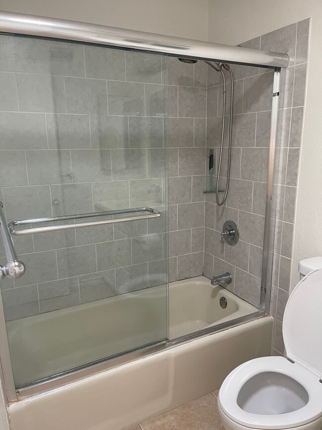 Building Photo - 9119 Inverness Rd