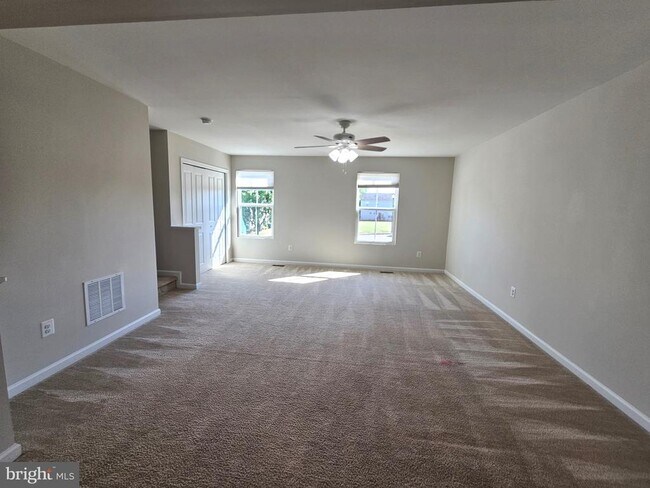 Building Photo - 1909 Crepe Myrtle Ln