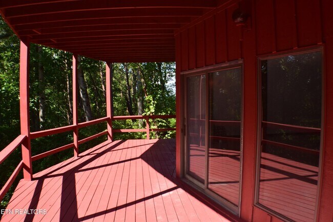 Building Photo - 289 Dark Hollow Rd N