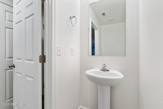 Building Photo - 8822 Eaton Ave