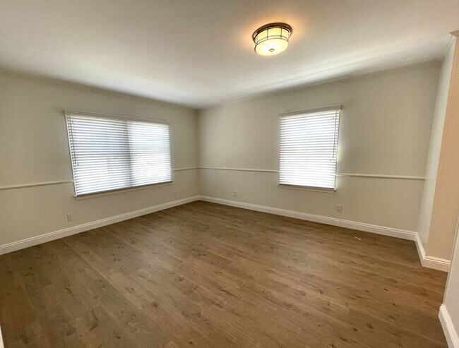 Building Photo - Charming updated 3-bedroom home with a/c near Victor Park