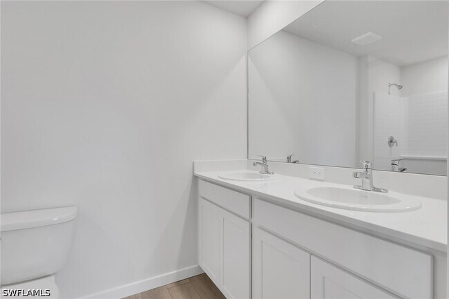 Building Photo - 533 Ilaria Ct