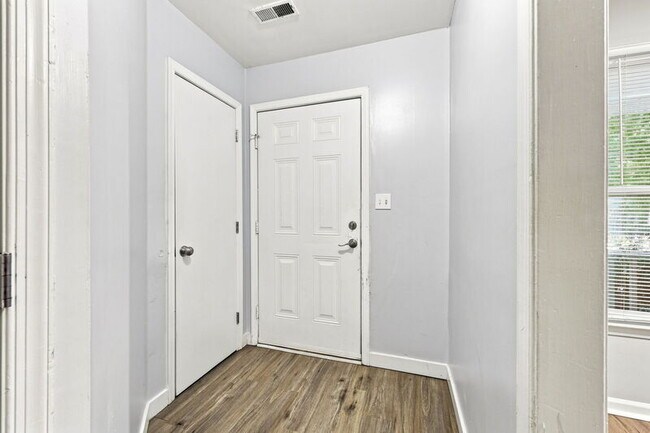 Building Photo - 839 Dalewood Dr