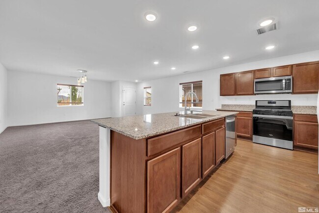 Building Photo - 698 Valmy Dr