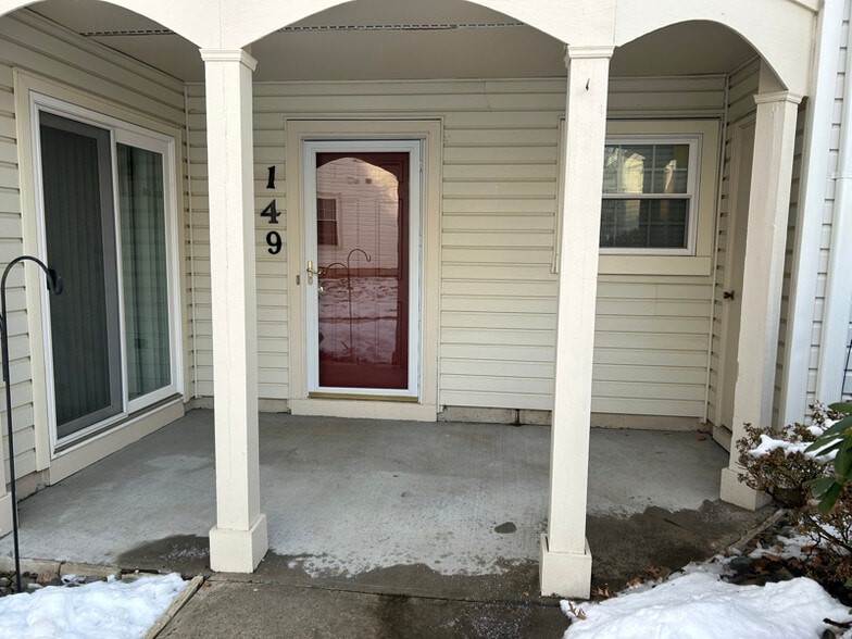 Building Photo - 149 Tulip Ln