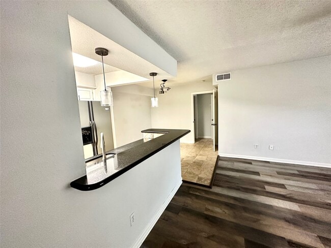 Building Photo - 1311 Antoine Dr