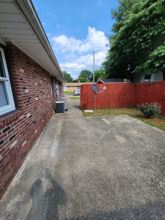 Building Photo - 61 E Park St