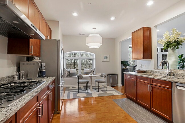 Building Photo - 1800 Amberley Ct