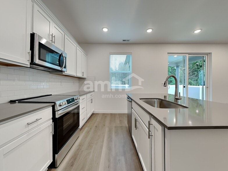 Building Photo - 5206 Turnstone St SE