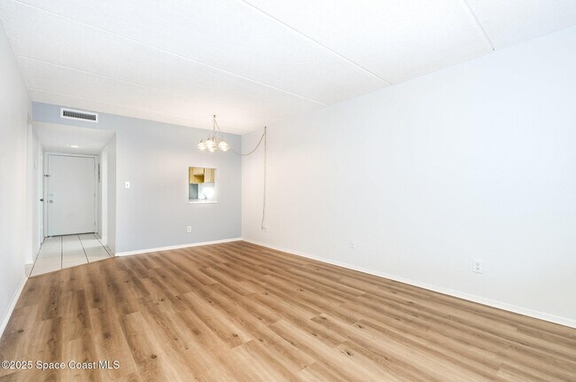 Building Photo - 204 Seminole Ave W