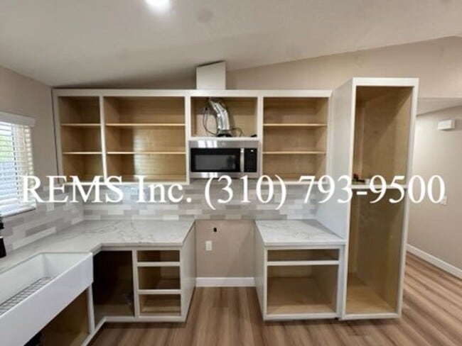 Building Photo - Remodeled Hersperia Front House with Laund...