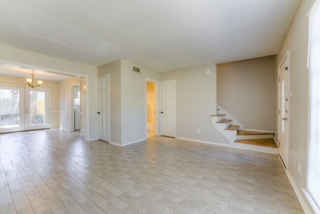 Building Photo - Qualified Tenants Get 50% Off First Month!...
