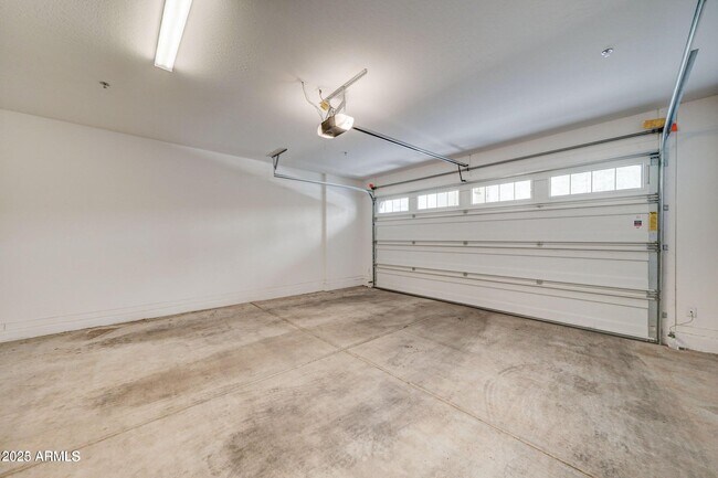Building Photo - 1717 E Dogwood Ln