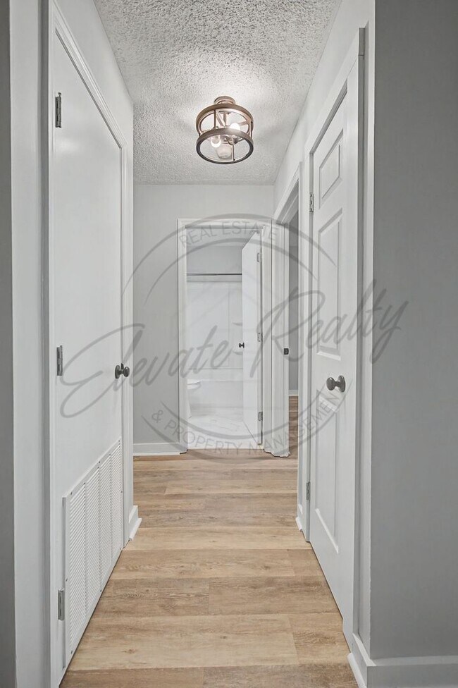 Building Photo - Two Bedroom Ranch in North Nashville - 1/2 Off First Months Rent!