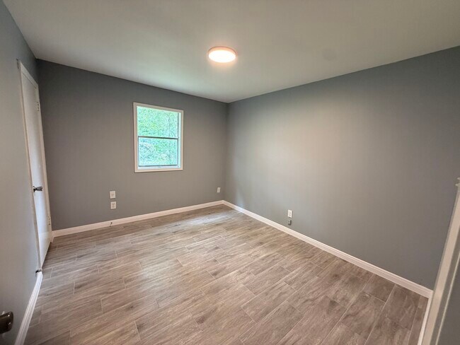 Building Photo - 222 E John Alber Rd