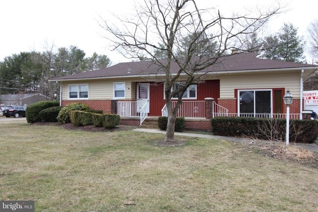 Building Photo - 4032 Quakerbridge Rd