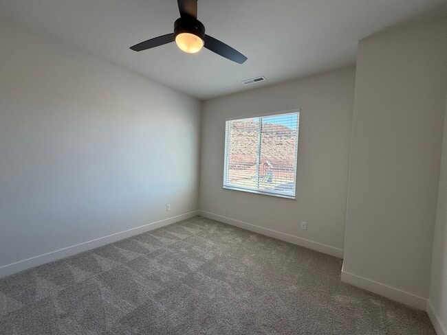 Building Photo - BRAND NEW TOWNHOME FOR RENT BY CRIMSON CLIFFS!