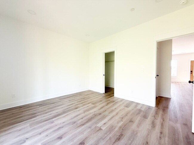 Building Photo - Tristan Style 3-Bedroom w/ Flex Room + Summer Special